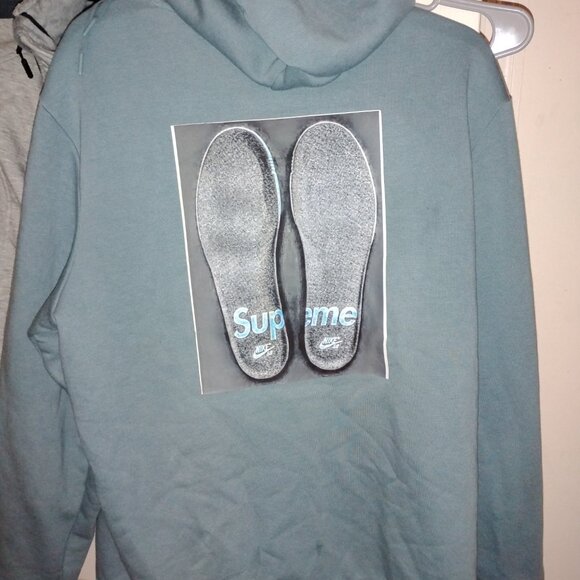 Supreme Hoodie - Picture 4 of 4